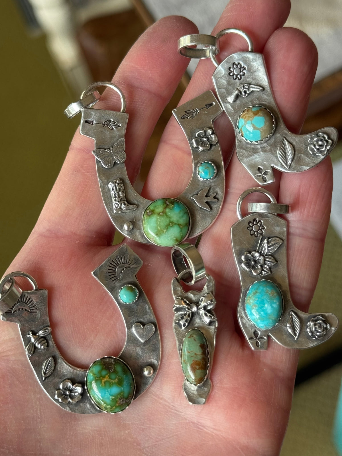 Horse Sterling pendant with Kingman Turquoise